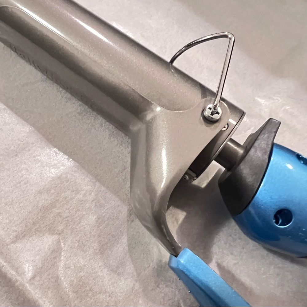 NWOT Blue BaBylissPRO Nano Titanium Spring Curling Iron - Picture 12 of 14